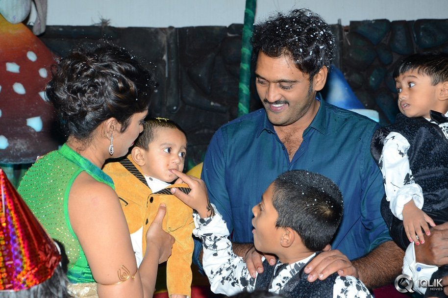 Ajay-Son-Dheeran-1st-Birthday-Celebrations-2014